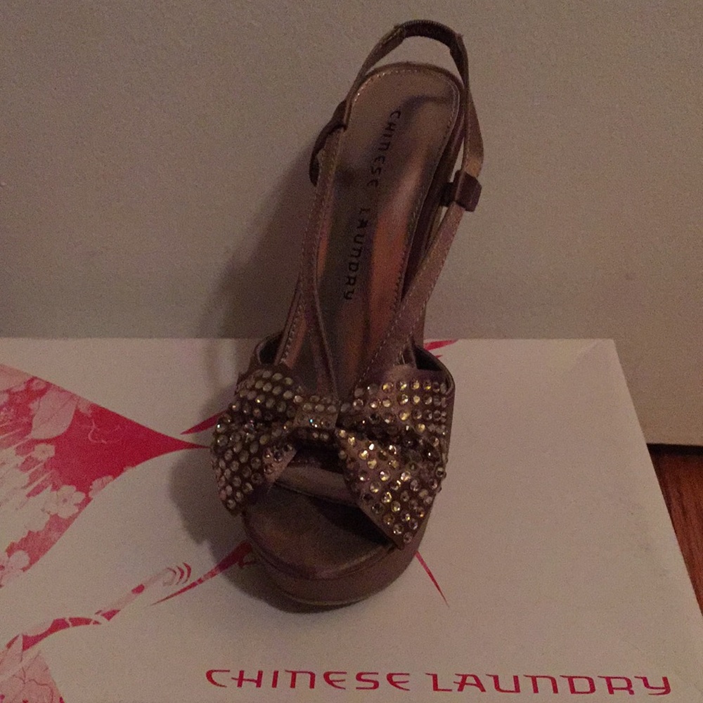 Chinese Laundry Wedges